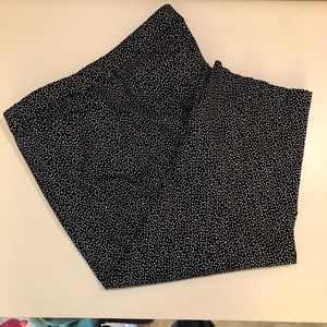 Black w/White “Sesame Seed” Print Capris